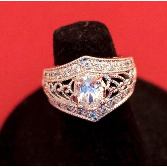 Vintage Silver Tone Rhinestone Elegant Avon Ring Size 5 - F6 - Picture 2 of 3